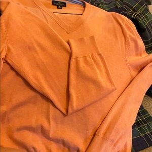 Brooks Brothers Men’s Med V-Neck peach color